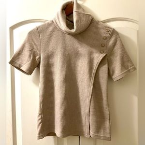 Moon River brand beige short sleeved top, Size XS, New With Tags